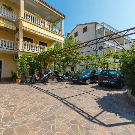 Apartman Laura Selce Exterior photo