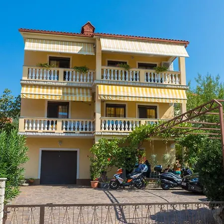 Apartman Laura Selce Exterior photo