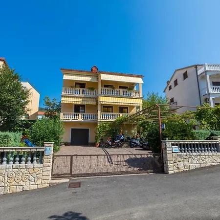 Apartman Laura Selce Exterior photo