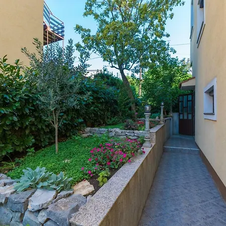 Apartman Laura Selce Exterior photo